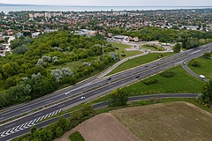 Nagy változás lesz az autópályán: megszűnik az elválasztó zöld sáv