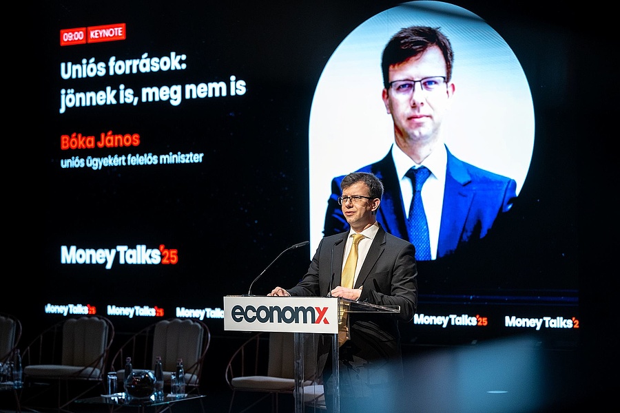 Bóka János uniós ügyekért felelős miniszter mond beszédet az Economx Money Talks' 2025 rendezvényén