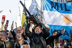 Kriptobotrányba keveredett „A láncfűrészes”, aki még csodát művelhet a gazdasággal
